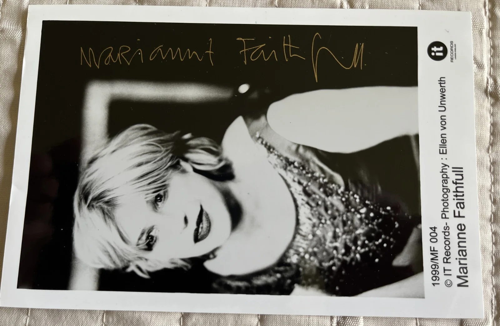 Marianne Faithfull-SIGNED (not personalized)-4x 6-black and white photo-V. Nice!, изображение 2