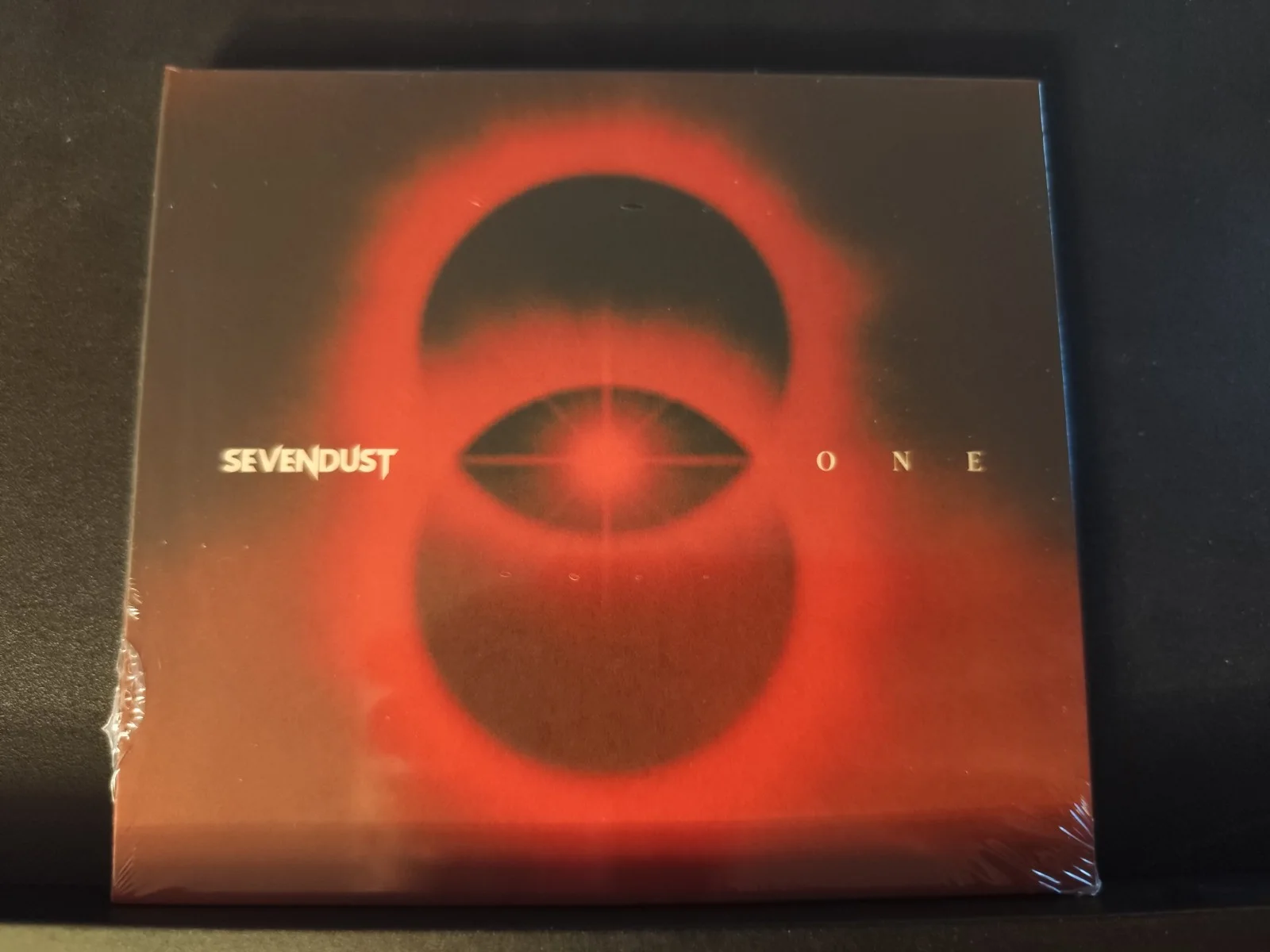 SEVENDUST - ONE - SEALED CD 2026 WITH FRAMED SIGNED 8x6 ART CARD BY BAND, изображение 2