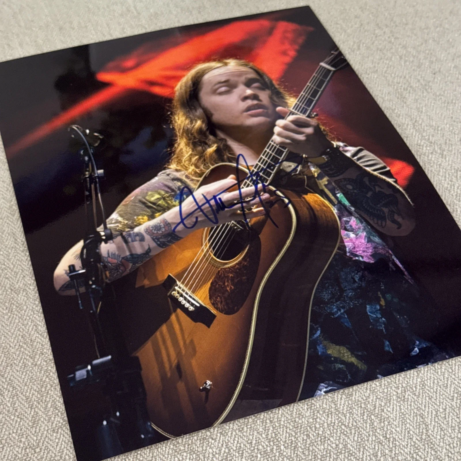 Billy Strings Signed 8x10 Auto Photo COA Guitarist w/ COA & Matching Holograms!, изображение 2