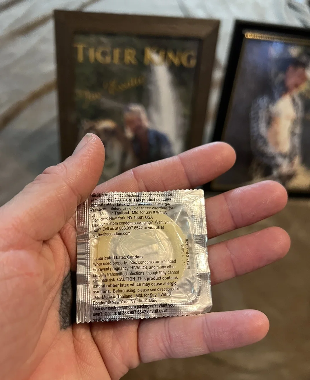 Tiger King Memorabilia Lot, 2 Framed 8’10 Photos And A Joe For President Condom, изображение 5