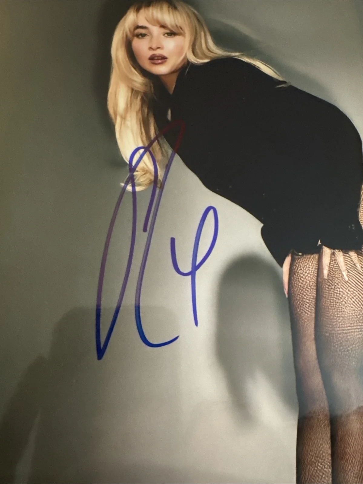 SABRINA CARPENTER Signed Original 8x10 Photo Authentic Autograph, image 2