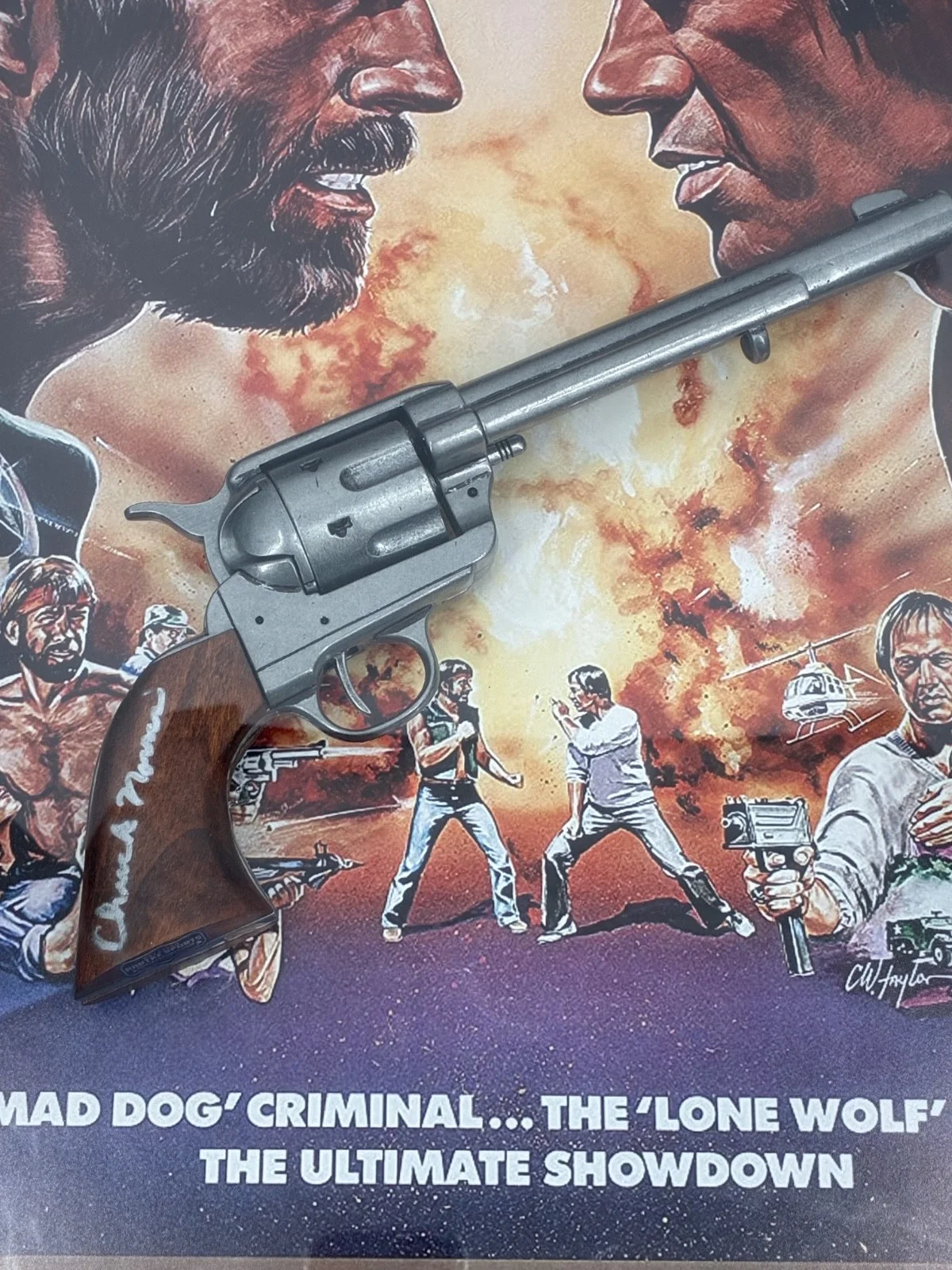 Chuck Norris Signed Autographed Prop Gun Framed Lone Wolf Mcquade Poster Radtke, изображение 2