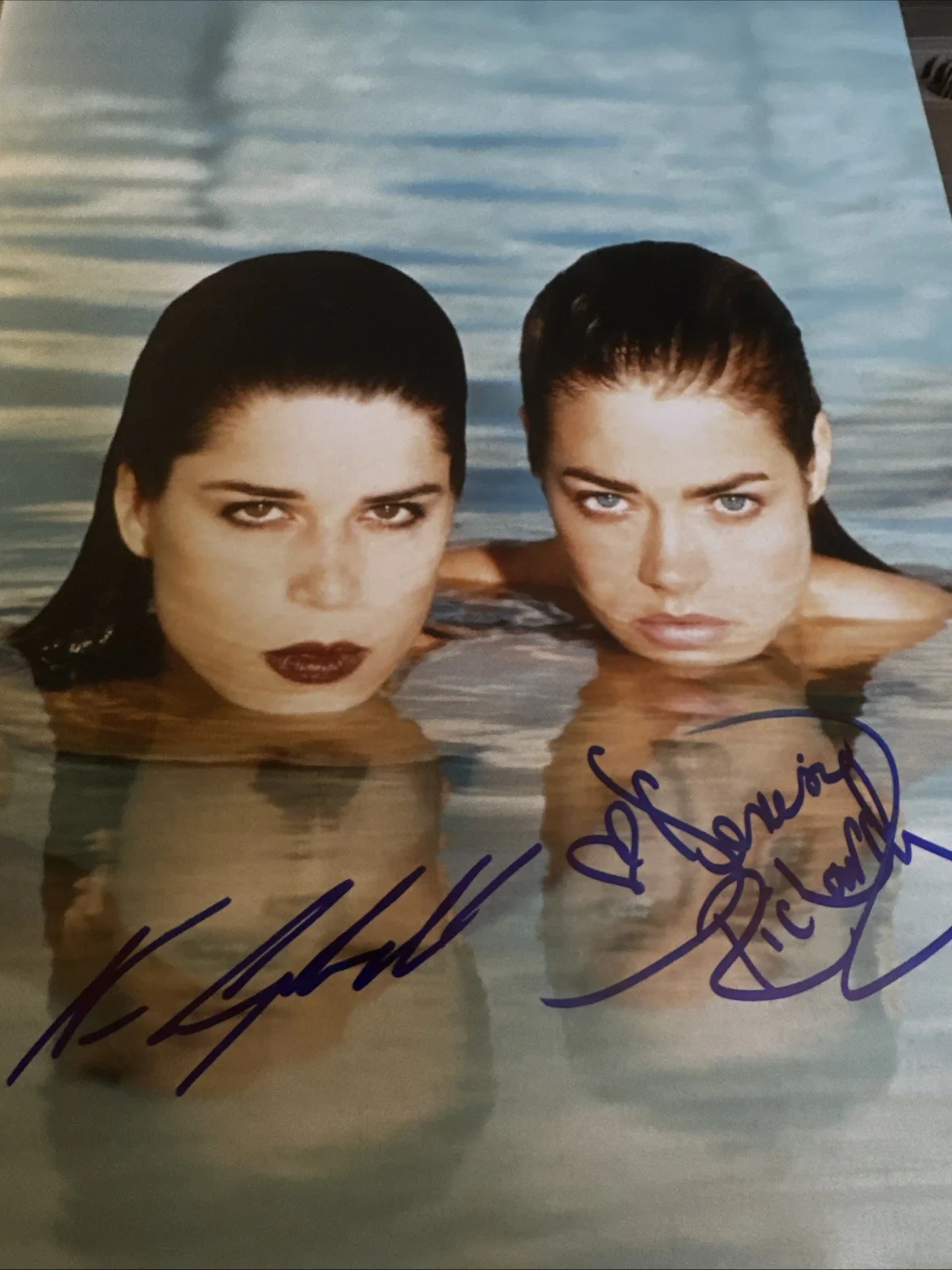Neve Campbell — Neve Campbell Denise Richards Signed 11x14 Wild Things Photo Beckett BAS, image 2