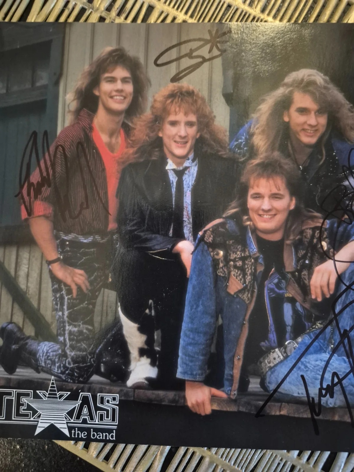 **COLLECTIBLE*AUTOGRAPHED 8x10 COLOR PHOTOGRAPGH OF "TEXAS BAND" FROM THE 1980'S, изображение 2