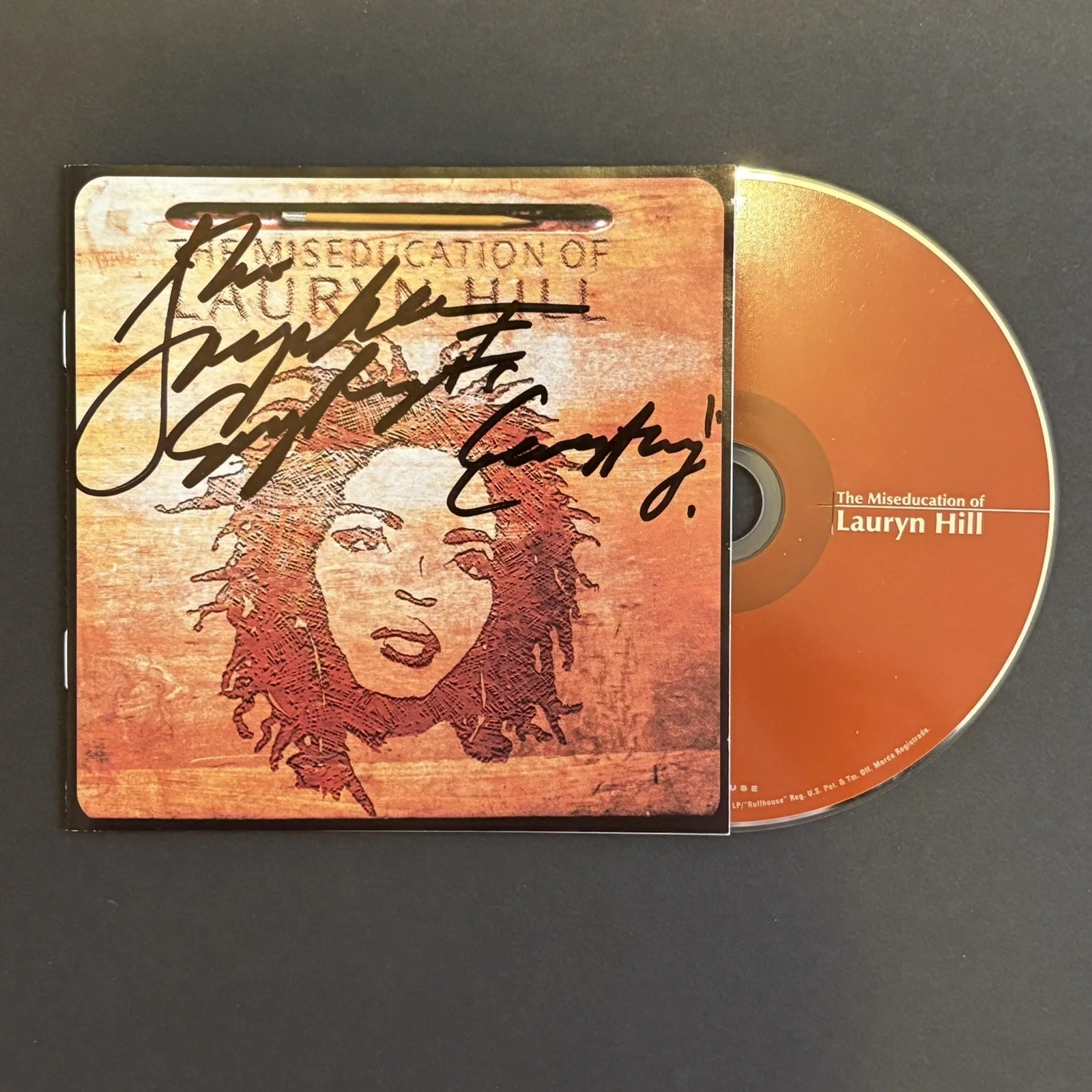 LAURYN HILL — LAURYN HILL Signed "THE MISEDUCATION OF" CD RARE Full Signature + Inscription!
