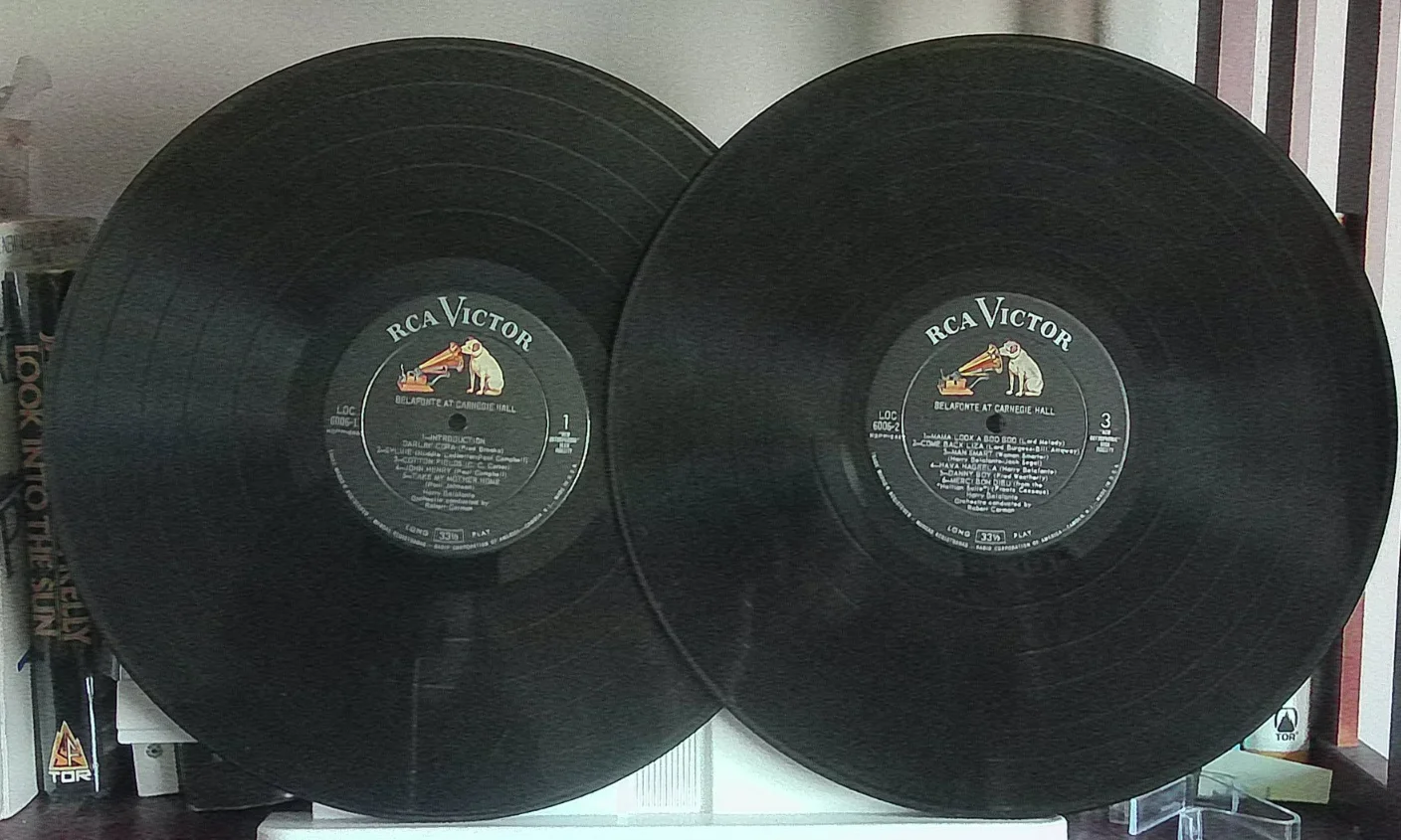HARRY BELAFONTE autographed LP "At Carnegie Hall" w/CoA, image 4