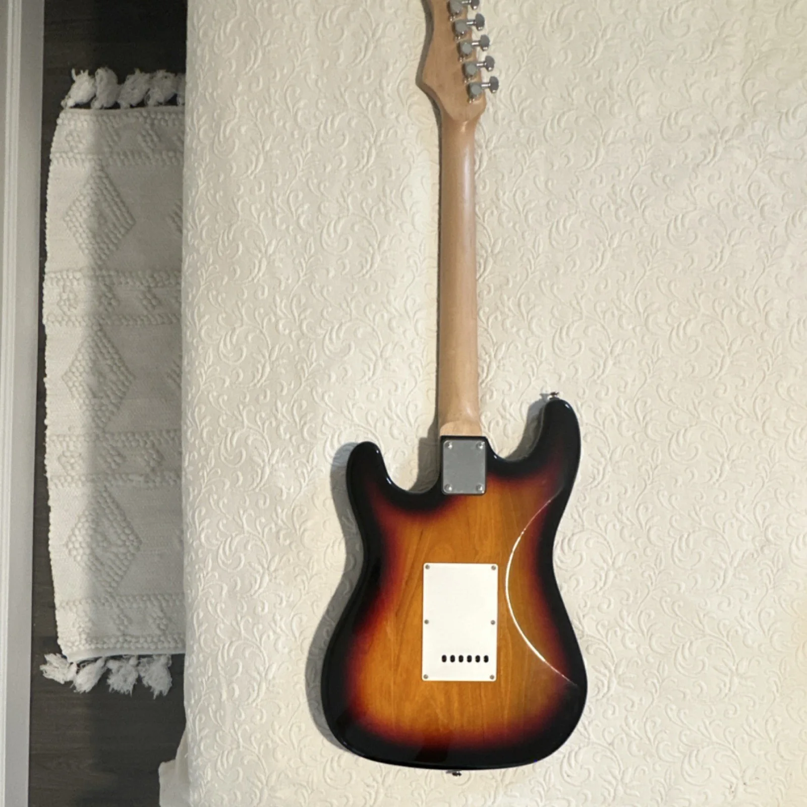 Electric Guitar Sunburst Finish with Autographed Pickguard Multiple Signatures, изображение 3