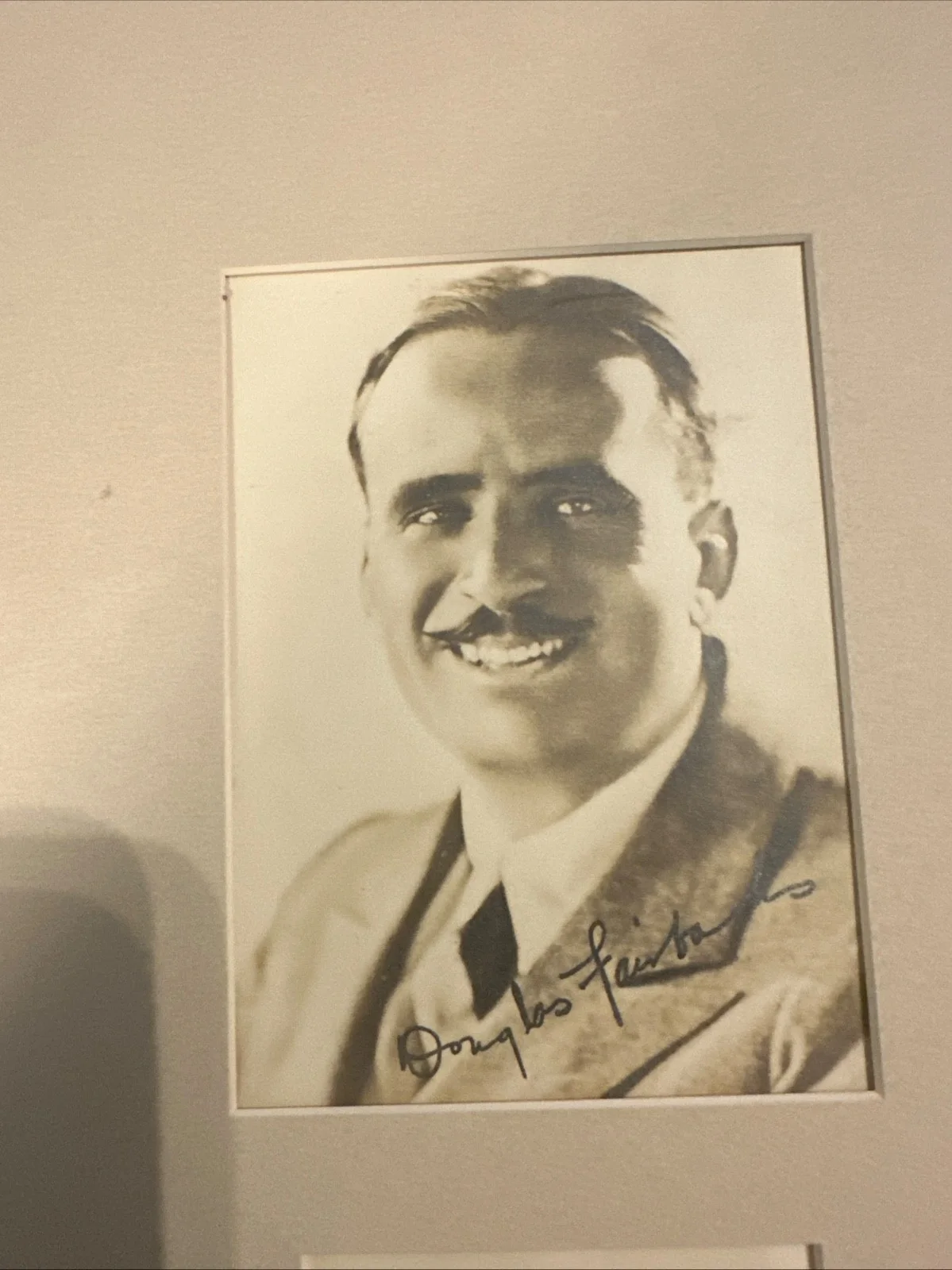 Douglas Fairbanks Sr — Douglas Fairbanks Sr. Very Rare & Early 1928 Signed Autographed Matted 7x9 + Cut, image 5