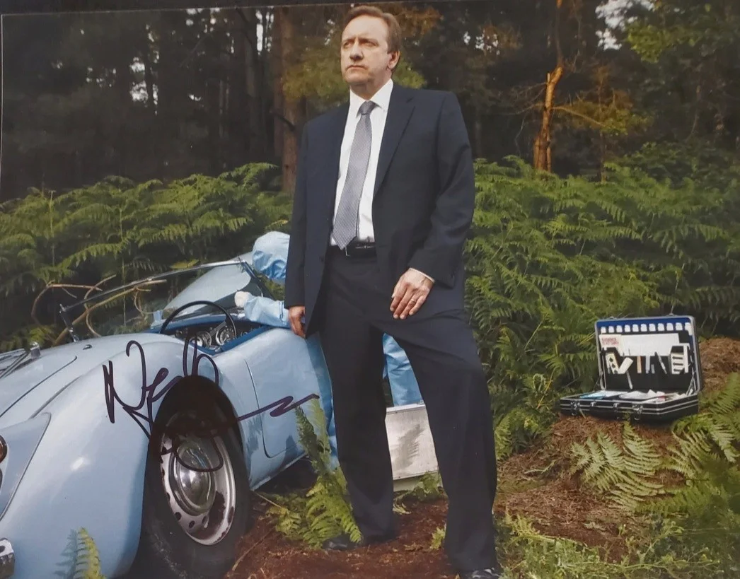 NEIL DUDGEON — NEIL DUDGEON SIGNED AUTOGRAPHED PHOTO MIDSOMER MOVIE 8X10 COA MUSIC GROOVE, изображение 2