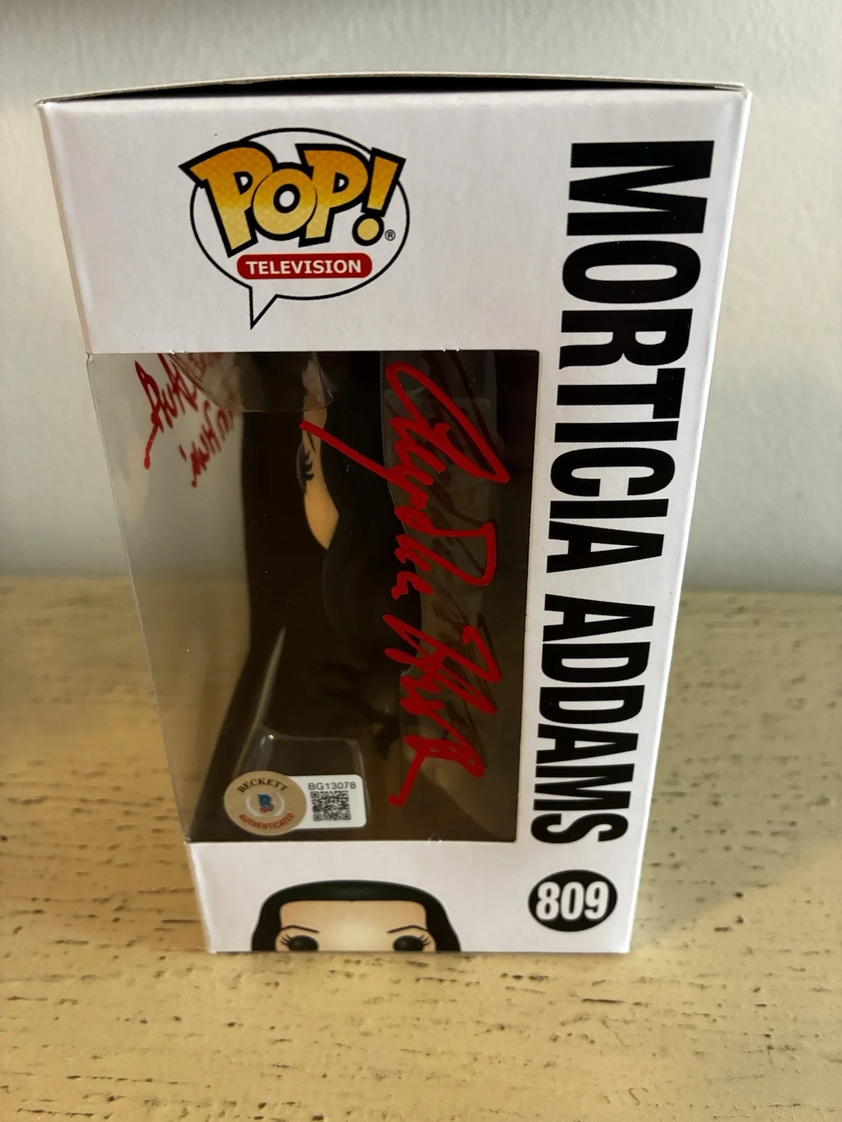 Anjelica, Huston — Anjelica Huston , Signed Autographed ,Addams family Morticia Addams , Funko POP, изображение 2