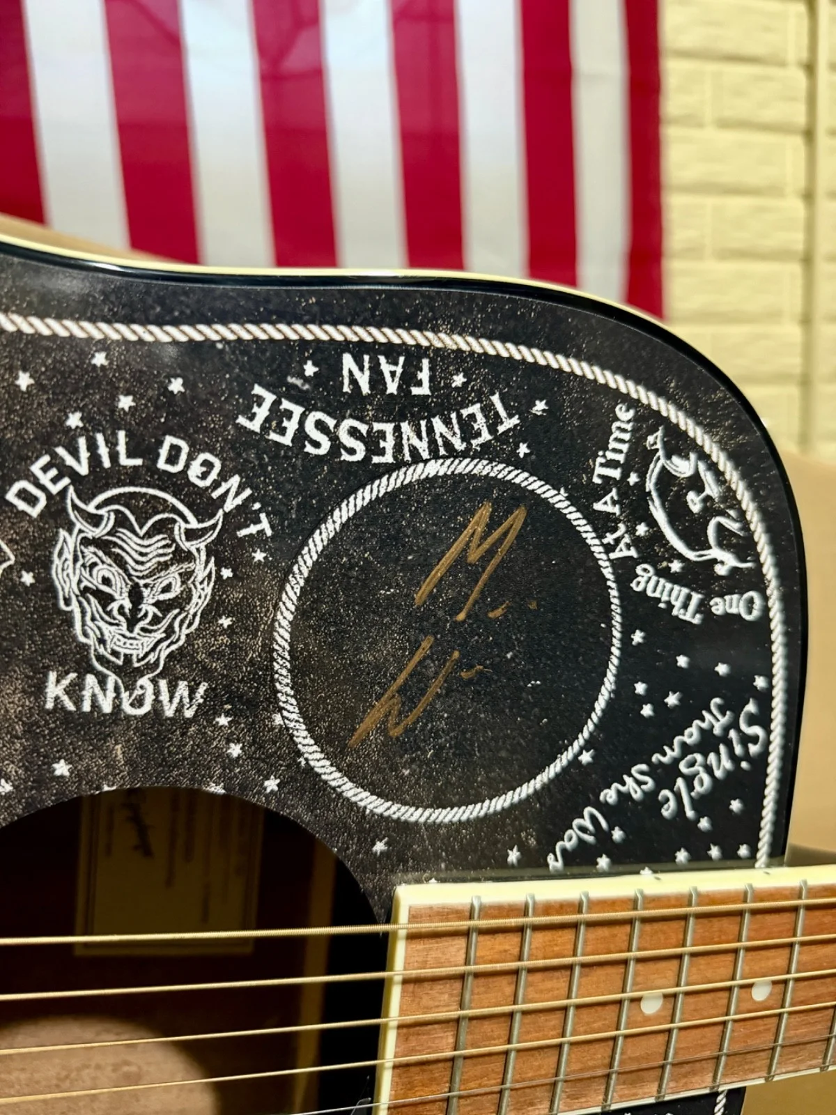 Morgan Wallen Signed Epiphone Guitar Gold Autograph Knoxville Hometown COA, изображение 3