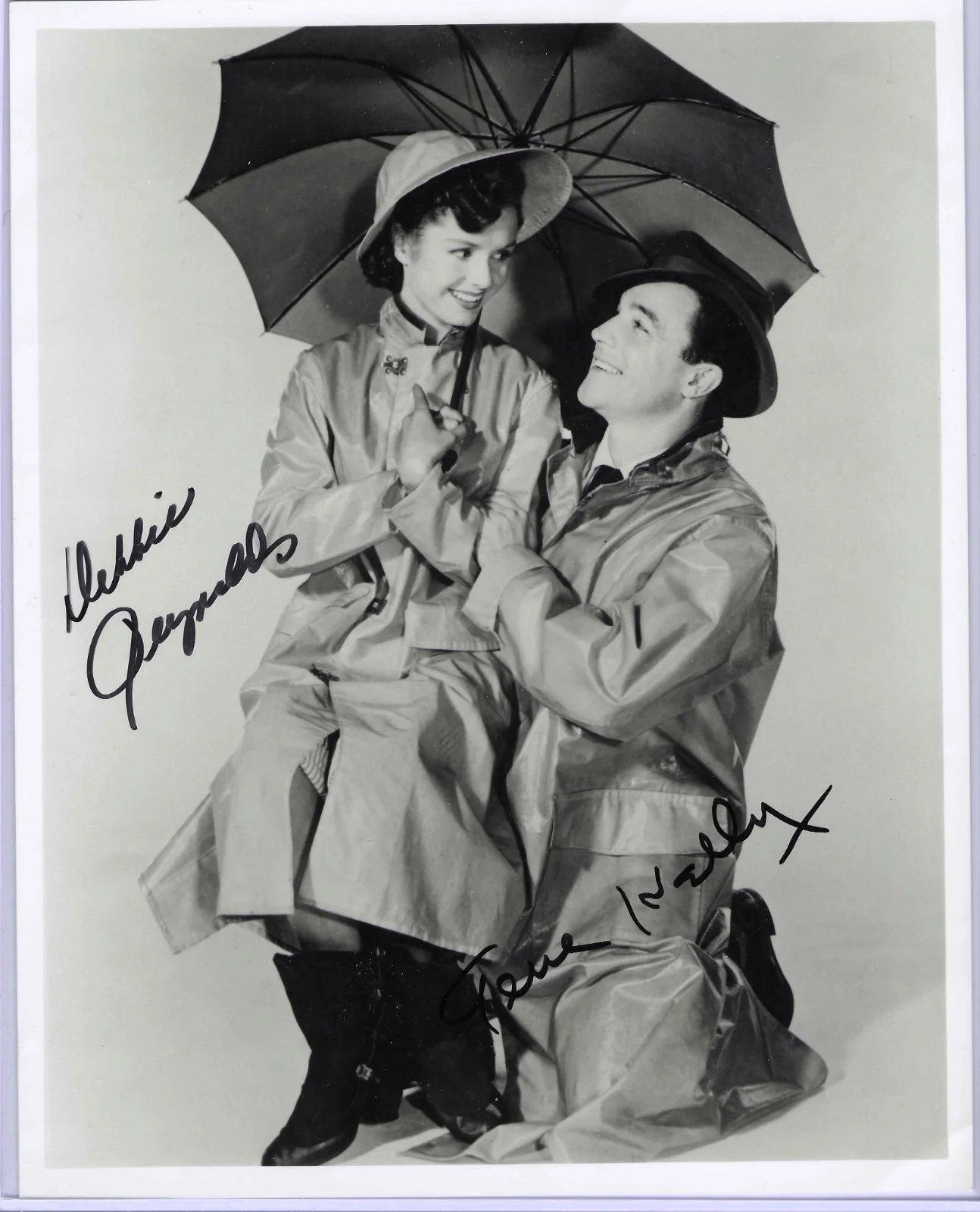 GENE KELLY, DEBBIE REYNOLDS — SINGING IN THE RAIN cast autographs GENE KELLY, DEBBIE REYNOLDS 8x10