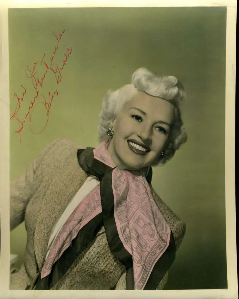BETTY GRABLE — Betty Grable Hand Signed Psa Dna Vintage 1940s 8x10 Photo Autographed Authentic