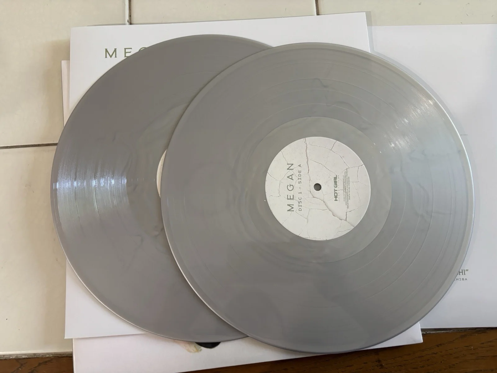 Megan Thee Stallion signed Megan 12" album lp COLORED VINYL New, изображение 3
