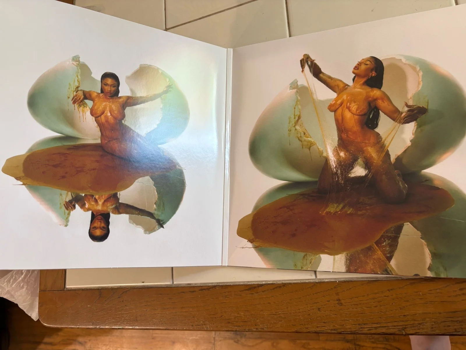 Megan Thee Stallion signed Megan 12" album lp COLORED VINYL New, изображение 4