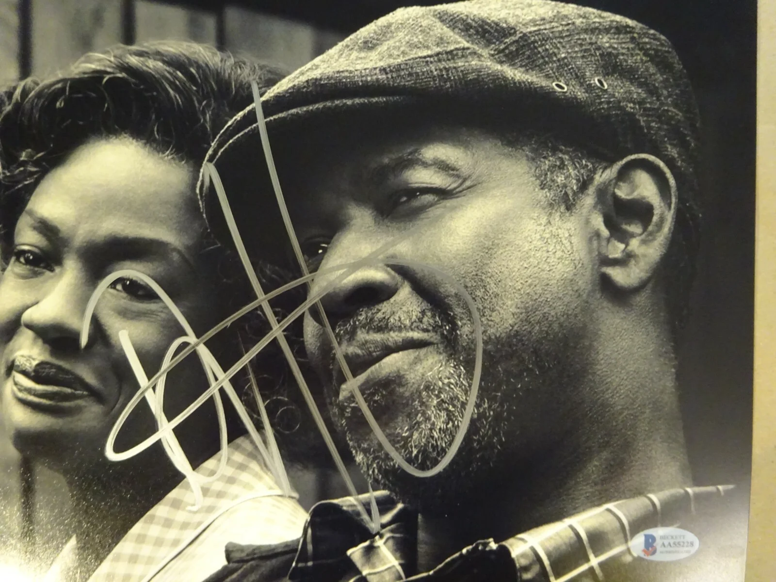 Denzel Washington — Signed Denzel Washington Autographed Fences 12"x18" Photo Beckett BAS COA, image 3
