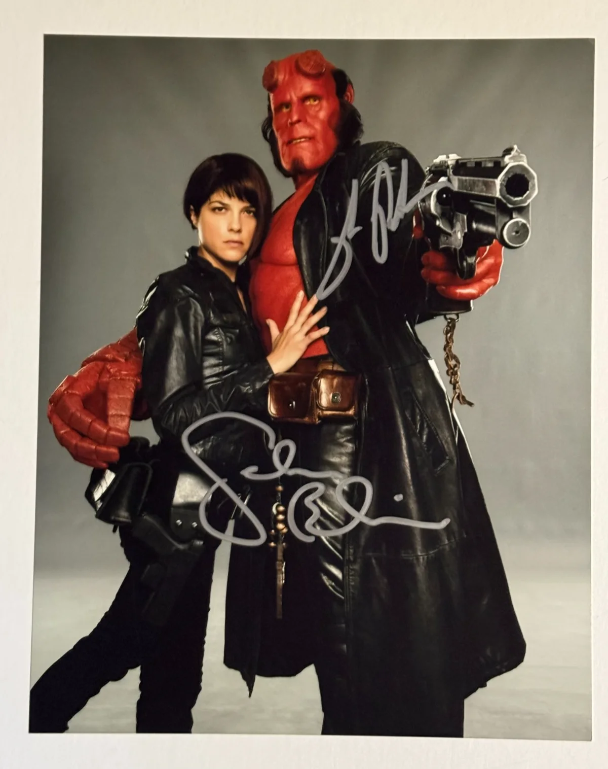 Selma Blair, Ron Perlman — Hellboy 8x10 Photo Cast x2 Signed Ron Perlman, Selma Blair JSA Witnessed
