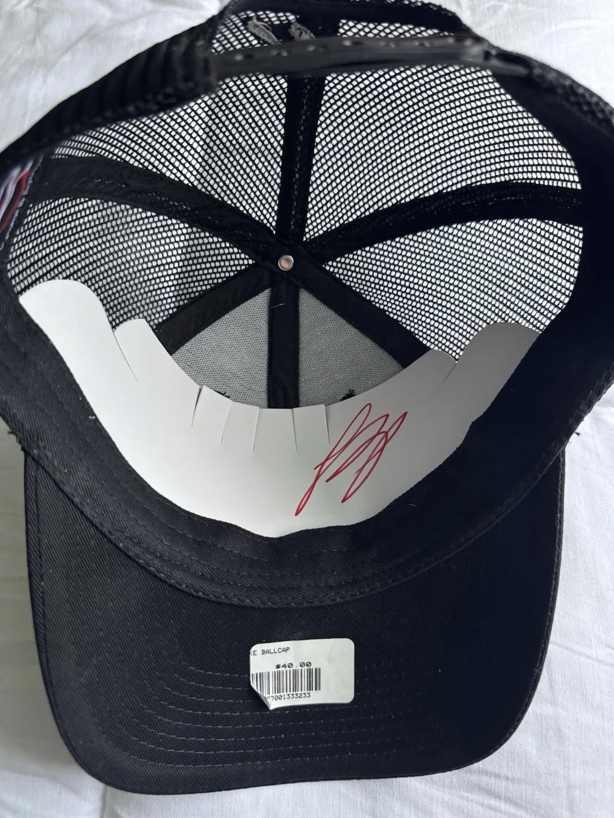 Luke Bryan Autographed VIP Pass ,Hat & Guitar Pick Resorts World Las Vegas 2023, изображение 2