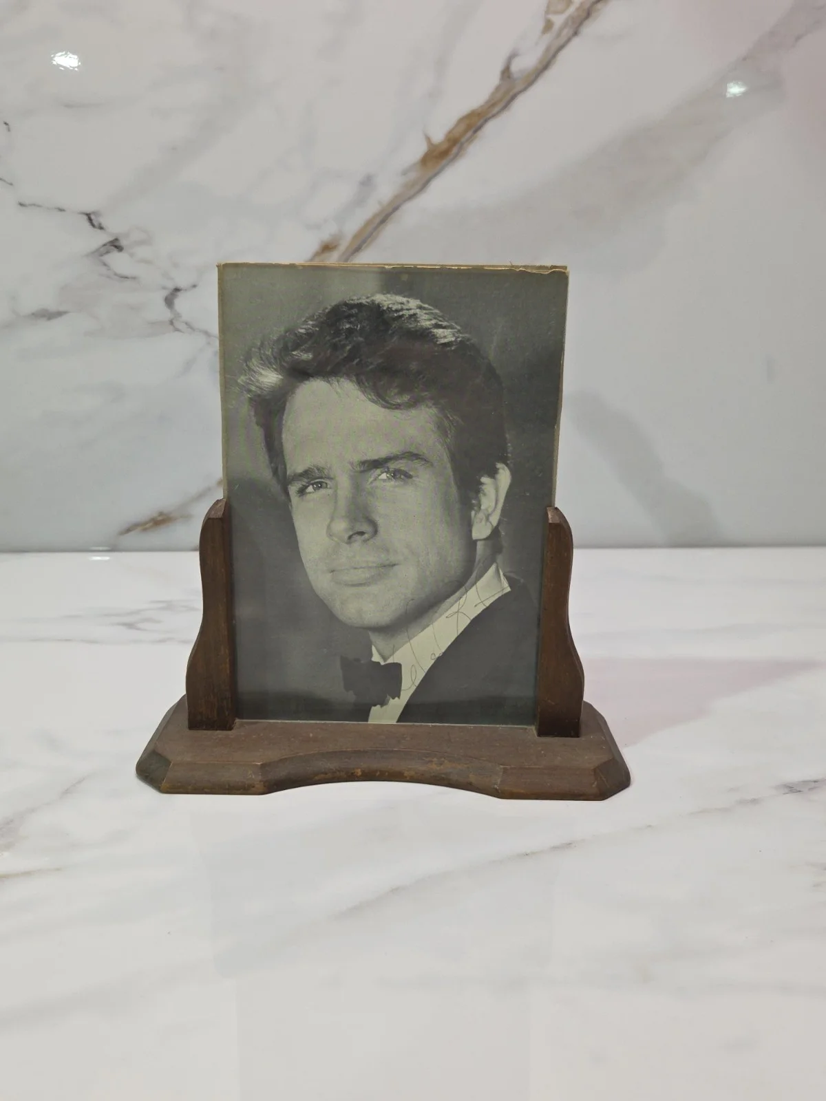 Warren Beatty — WARREN BEATTY Signed 7x5 Photo In Frame Black & White Autographed Picture Auto