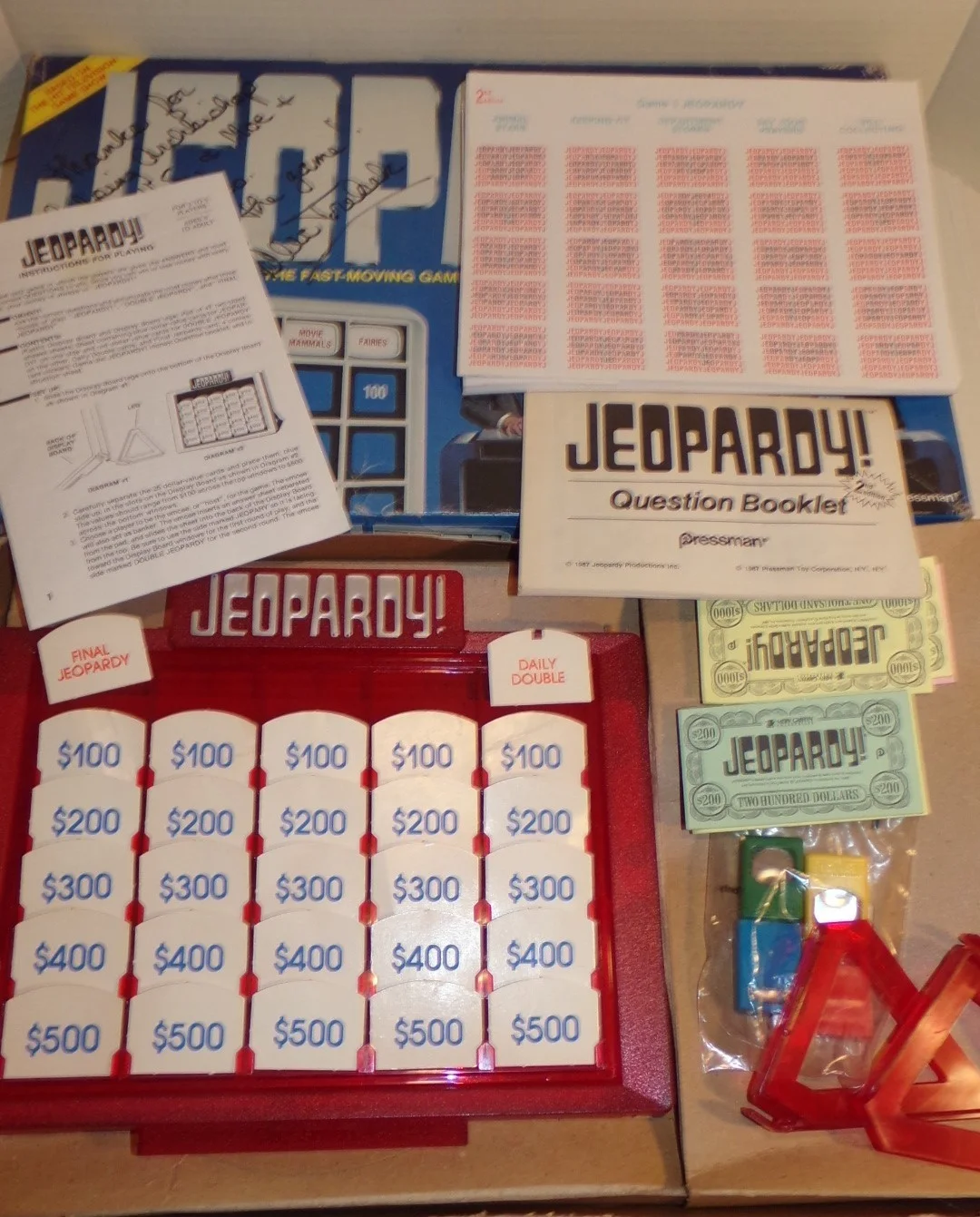 Alex Trebek — Alex Trebek Autographed Signed Jeopardy Board Game 2nd Ed 1988 TV Host, изображение 5