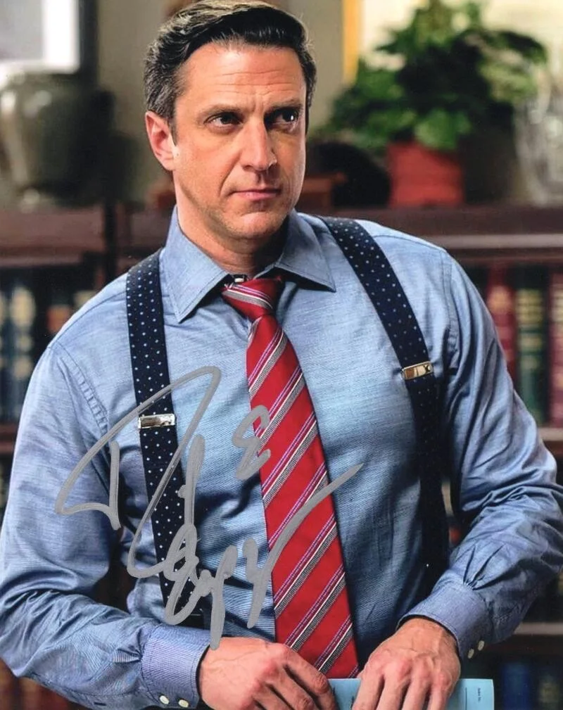 Raul Esparza — Raul Esparza Signed Autograph 8x10 Photo - ADA Rafael Barba Law & Order SVU B, изображение 4