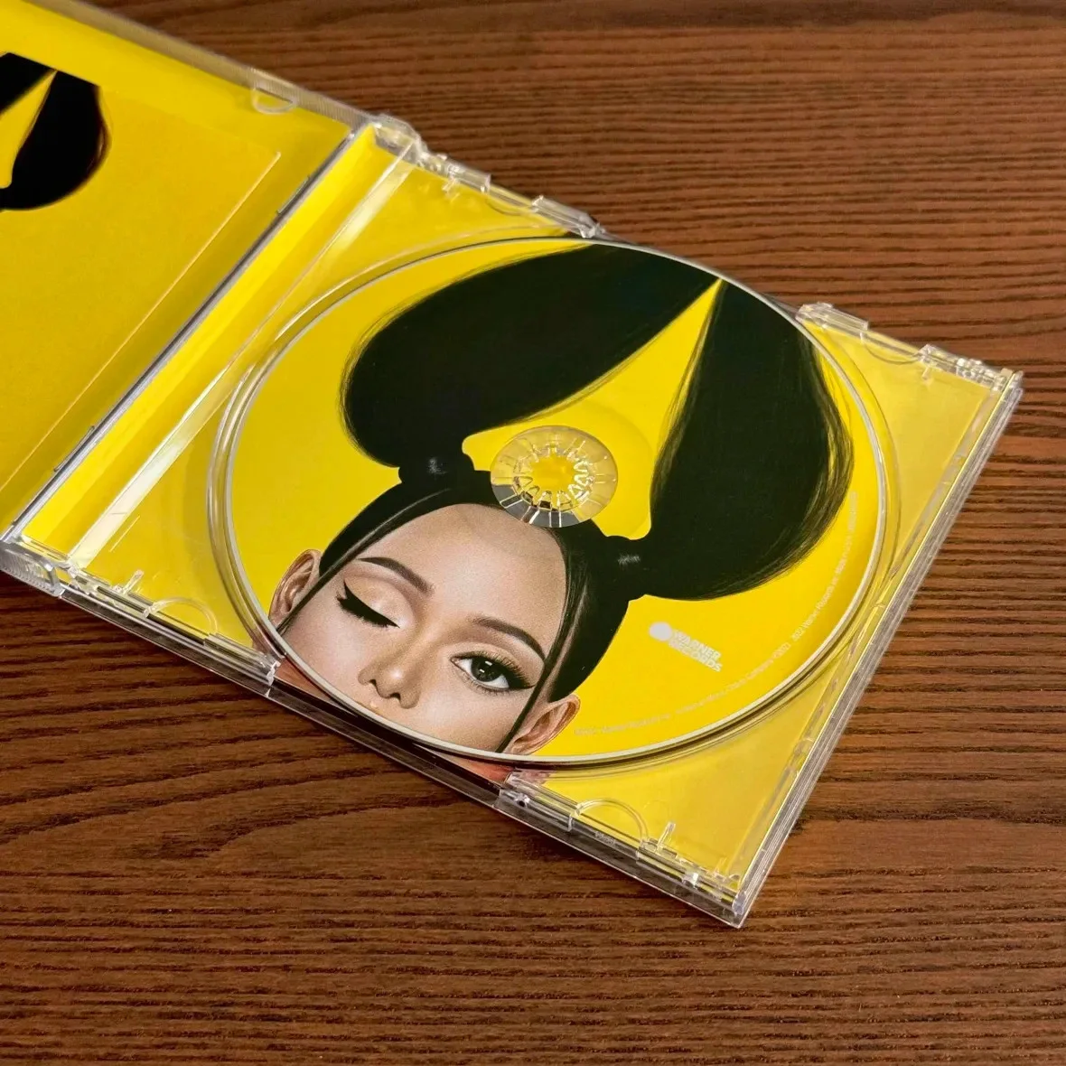 Bella Poarch - Dolls EP - CD + Hand Signed Art Card/Photo, изображение 4