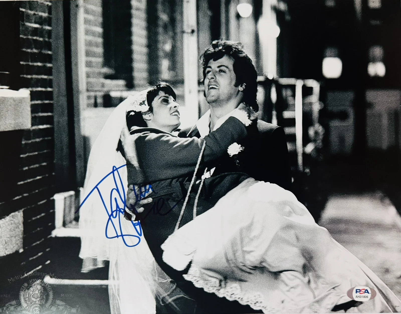 Talia Shire — Talia Shire Signed Rocky (Adrian Pennino) 11x14 Photo PSA/DNA AH31806