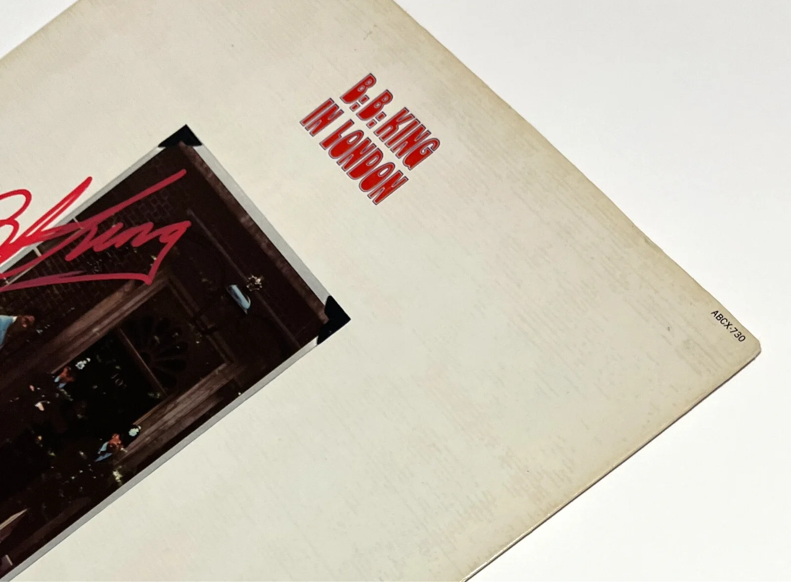 BB KING IN LONDON Signed in Person w/Red Ink Record Album Cover Guitar Pick, изображение 4