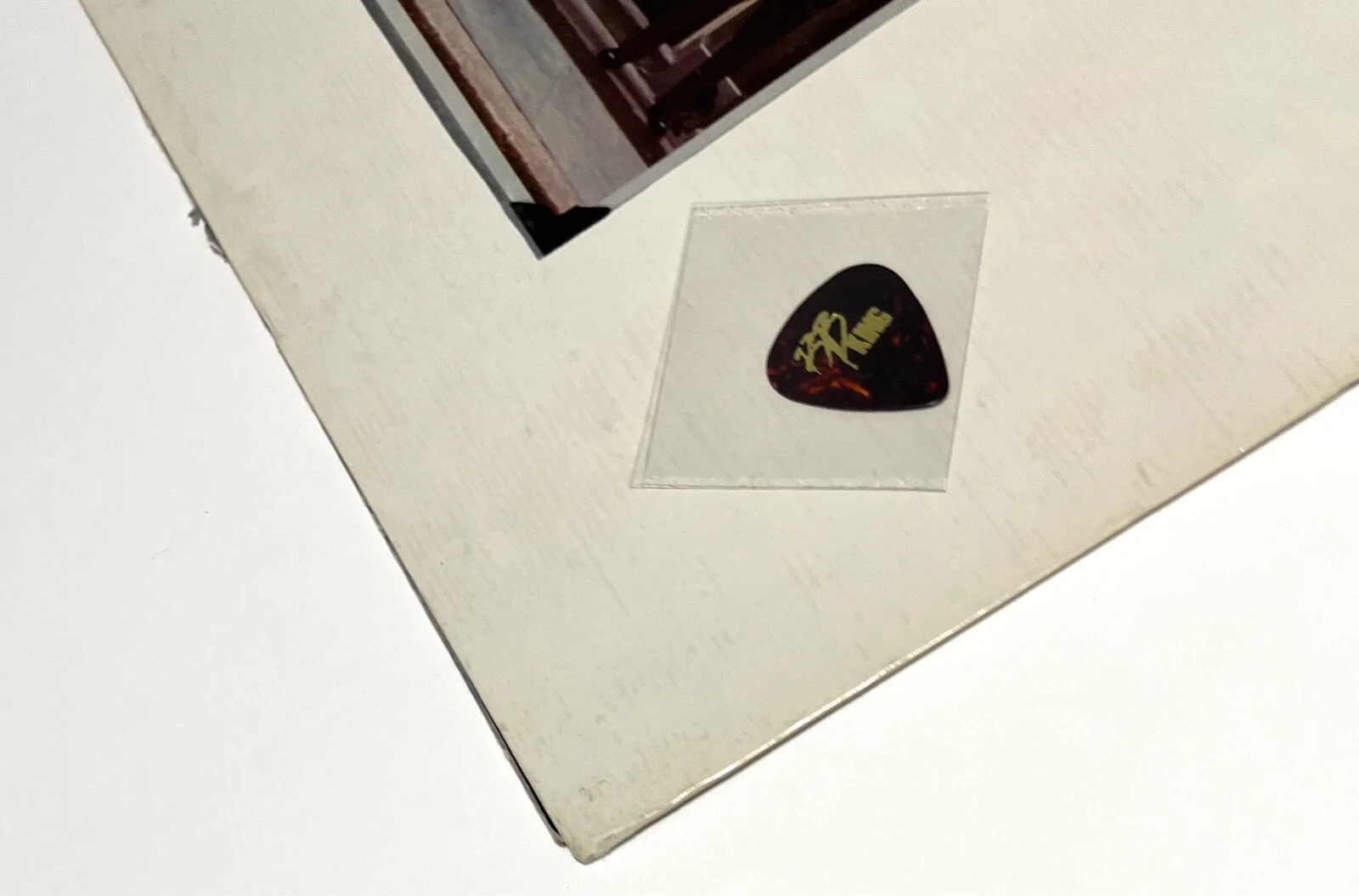 BB KING IN LONDON Signed in Person w/Red Ink Record Album Cover Guitar Pick, изображение 5
