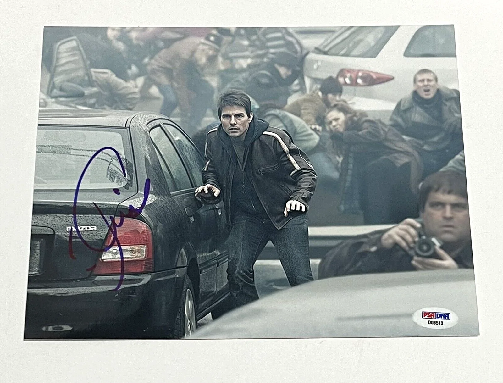 Tom Cruise — TOM CRUISE War of the Worlds Hand Signed Autographed 8x10 Color Photo PSA/DNA