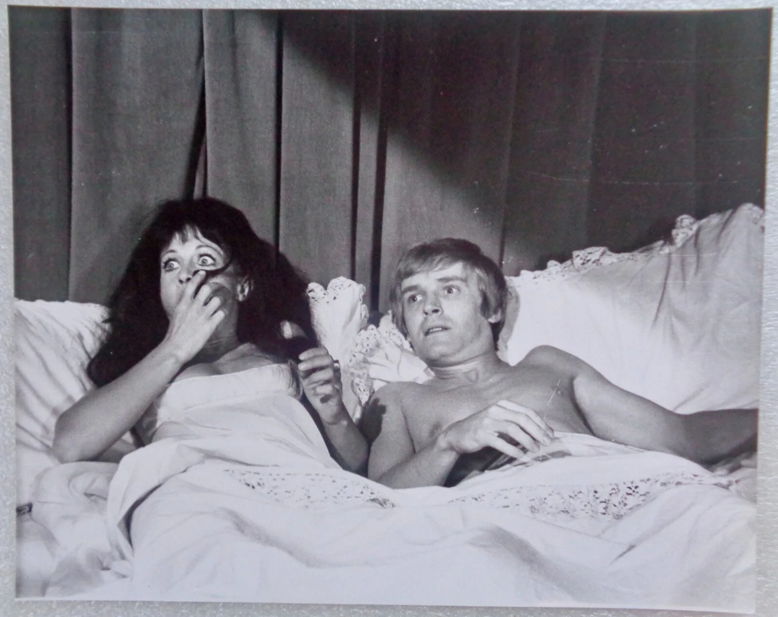 1970 SCARS OF DRACULA - Press Photo 10x8 - Christopher Lee, Jenny Hanley - #2, изображение 2