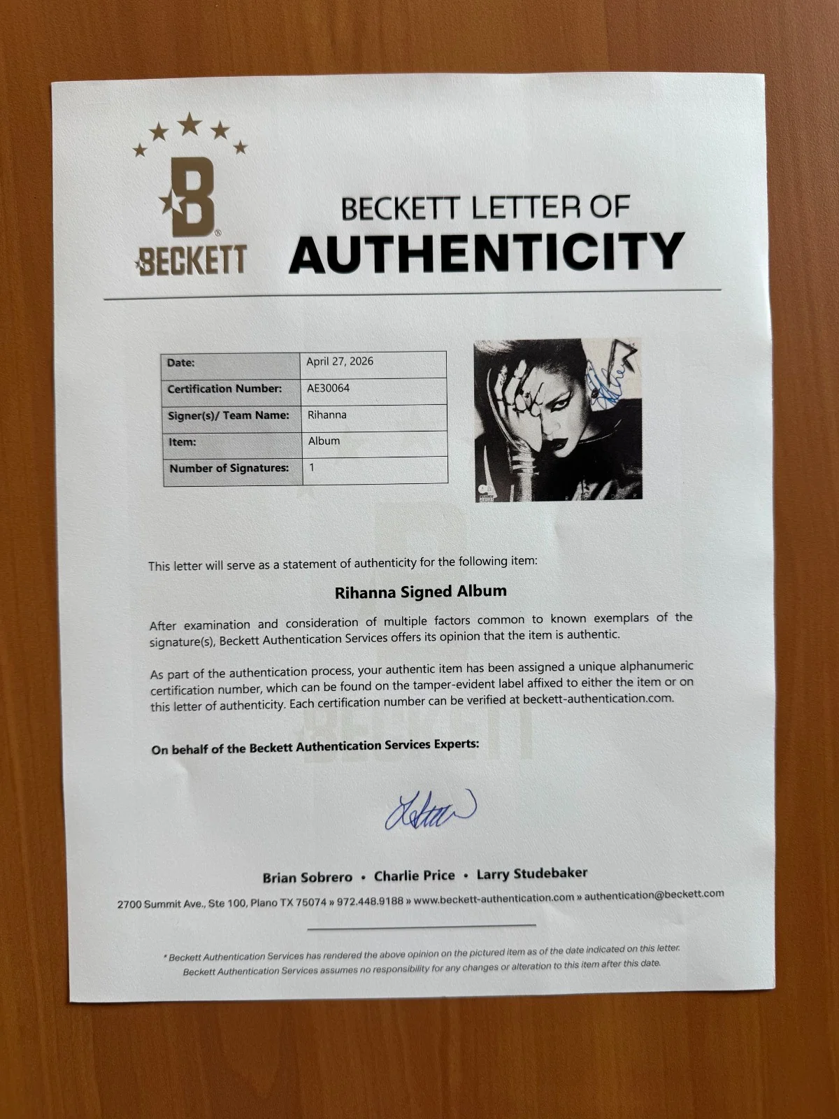 Rihanna Signed Autographed "Rated R" Vinyl Record LP Beckett LOA COA, изображение 4