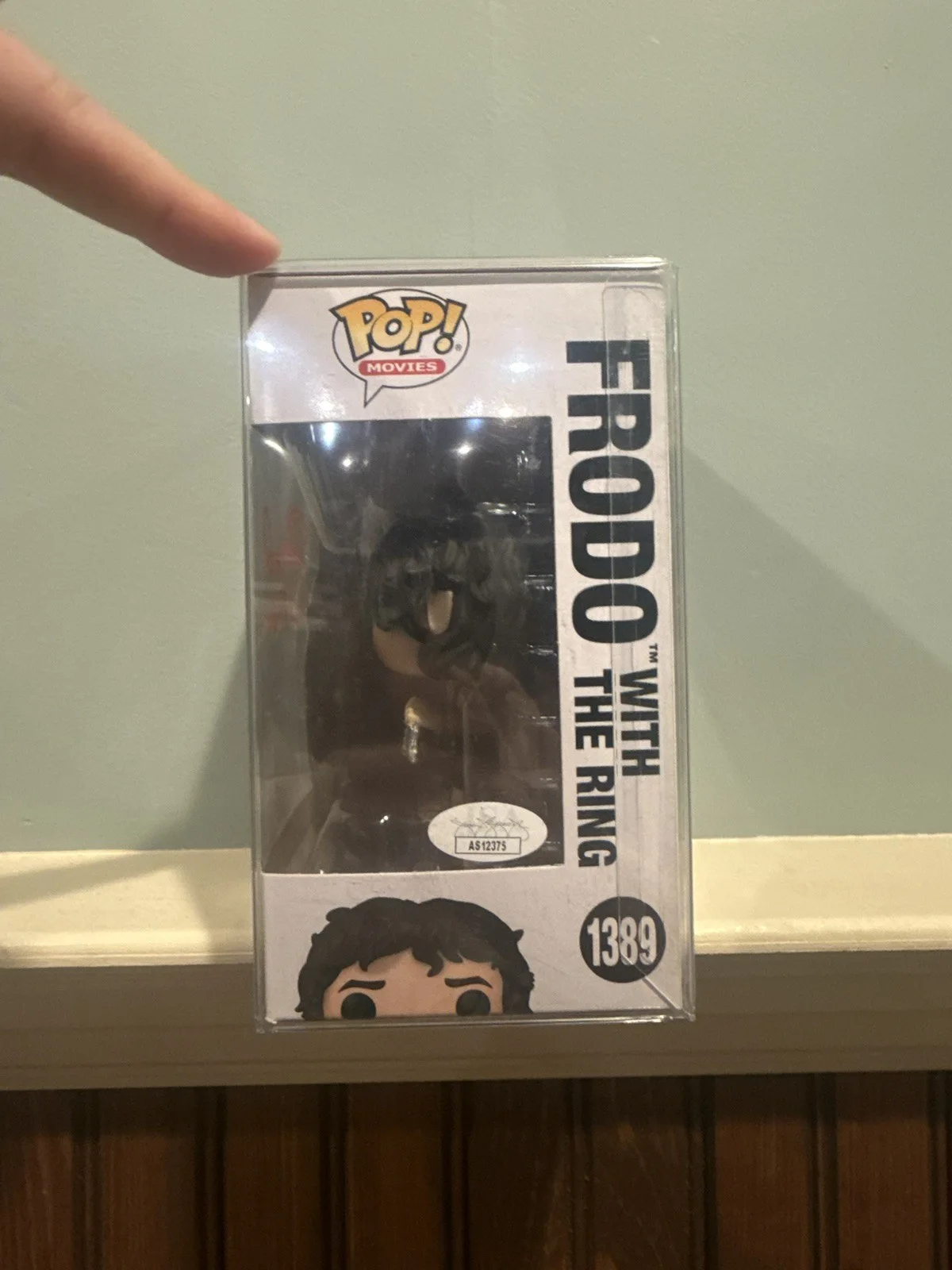 Elijah Wood — Funko Pop Lord Of The Rings Frodo With The Ring #1389 Signed By Elijah Wood JSA, изображение 2