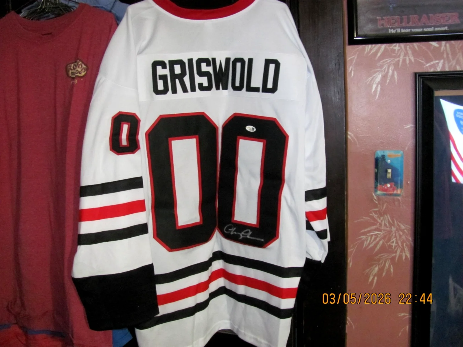 Christmas Vacation — Christmas Vacation Chevy Chase Signed White Jersey Clark Griswold JSA Witness, image 2
