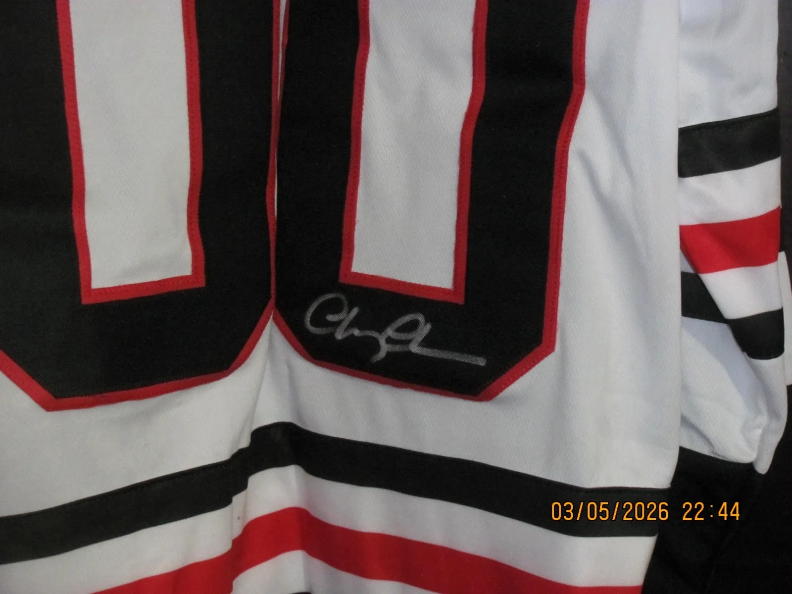 Christmas Vacation — Christmas Vacation Chevy Chase Signed White Jersey Clark Griswold JSA Witness, image 3