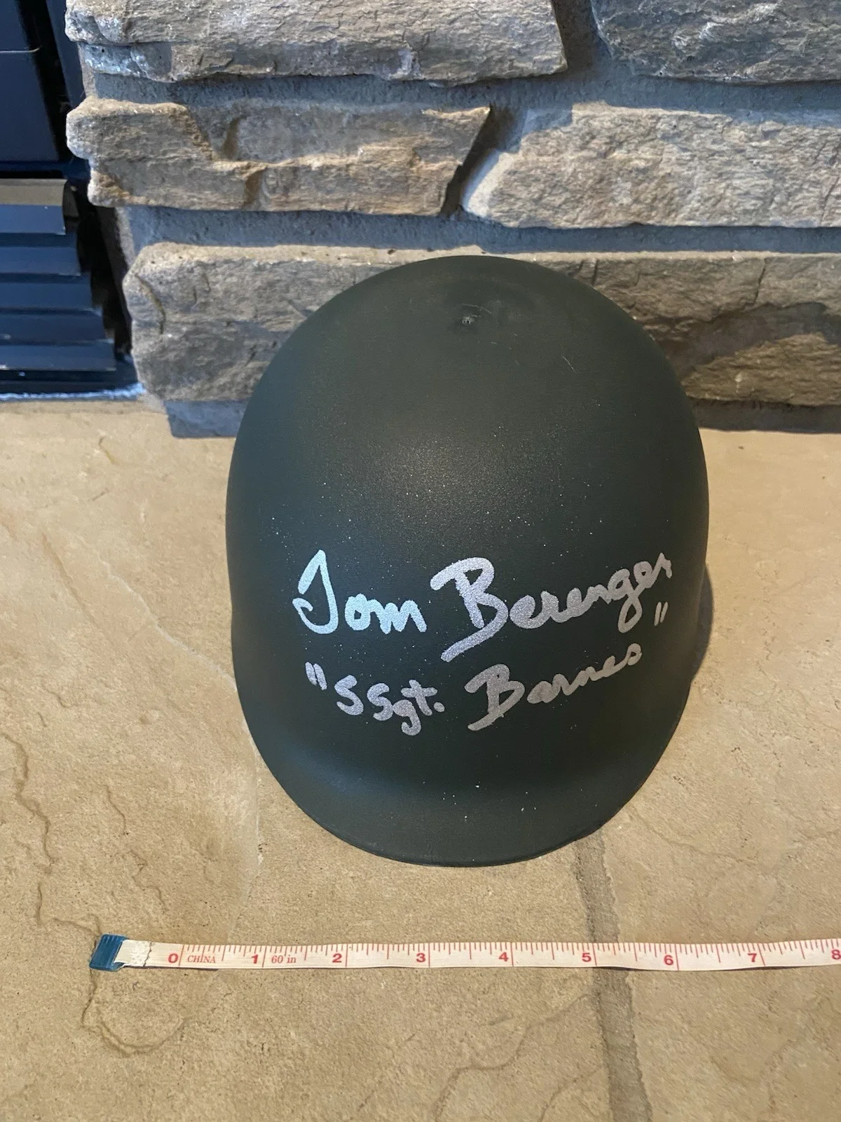 Tom Berenger — “Platoon” Tom Berenger Signed Helmet - BAS COA - “Ssgt. Barnes” Inscription, image 2