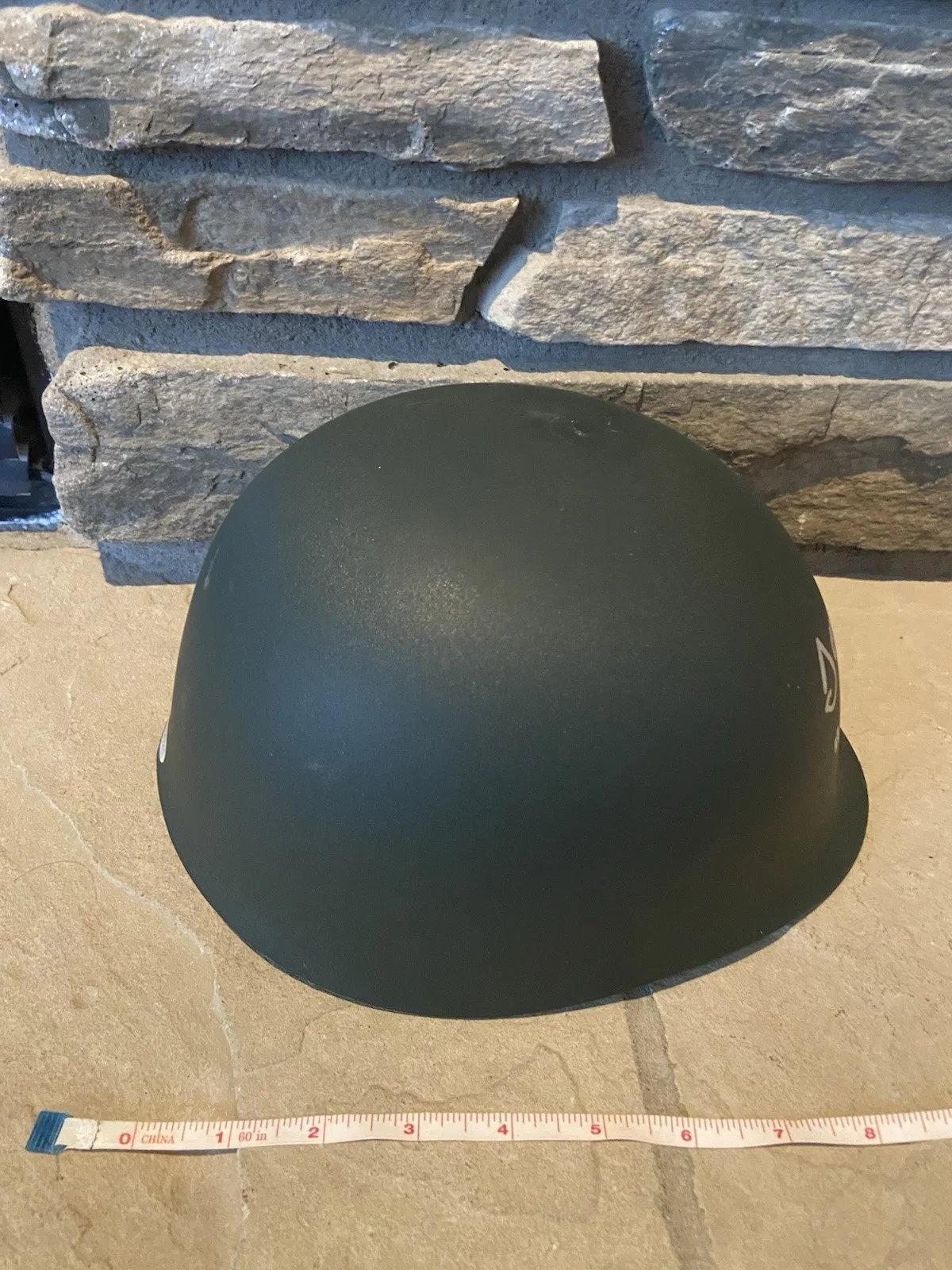 Tom Berenger — “Platoon” Tom Berenger Signed Helmet - BAS COA - “Ssgt. Barnes” Inscription, image 3