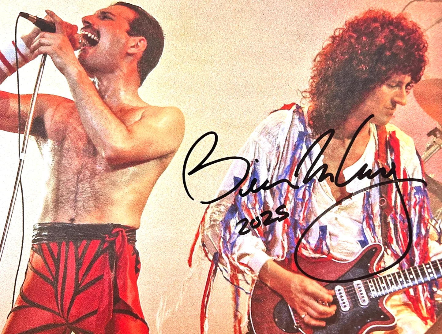 Brian May (QUEEN) Signed Authentic Original 8x10" Autograph GENUINE w/COA, изображение 3