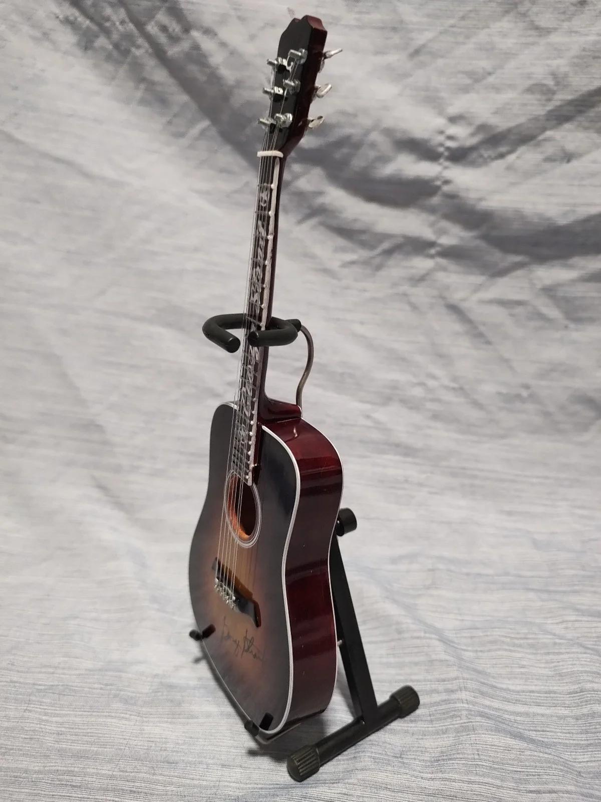 2014 VIP George Strait Cowboy Rides Away mini Guitar / Axe Heaven w/ stand / box, image 3