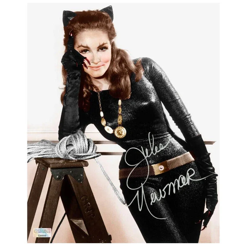 JULIE NEWMAR — 1966 BATMAN TV SHOW CATWOMAN JULIE NEWMAR 8.5X11 SIGNED PHOTO AUTOGRAPH POSTER