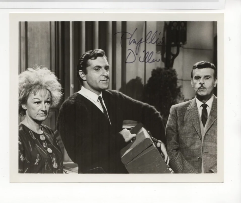 Phyllis Diller — Phyllis Diller lot 2 signed 8X10 caricature Photo & 7.25x9" photo promo still, изображение 2
