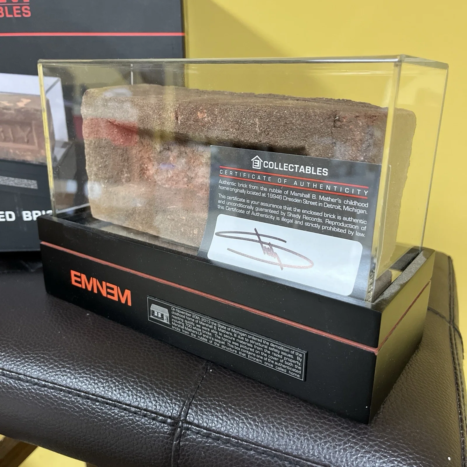 Eminem Brick w/ Autographed Certificate #689/700 Slim Shady RARE, image 2