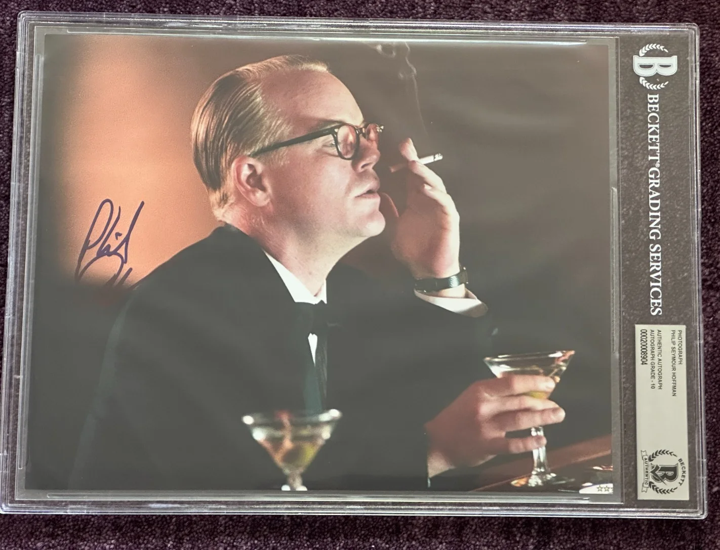 PHILIP SEYMOUR HOFFMAN — PHILIP SEYMOUR HOFFMAN Signed 8 X 10 PHOTO Beckett Encapsulated AUTO 10