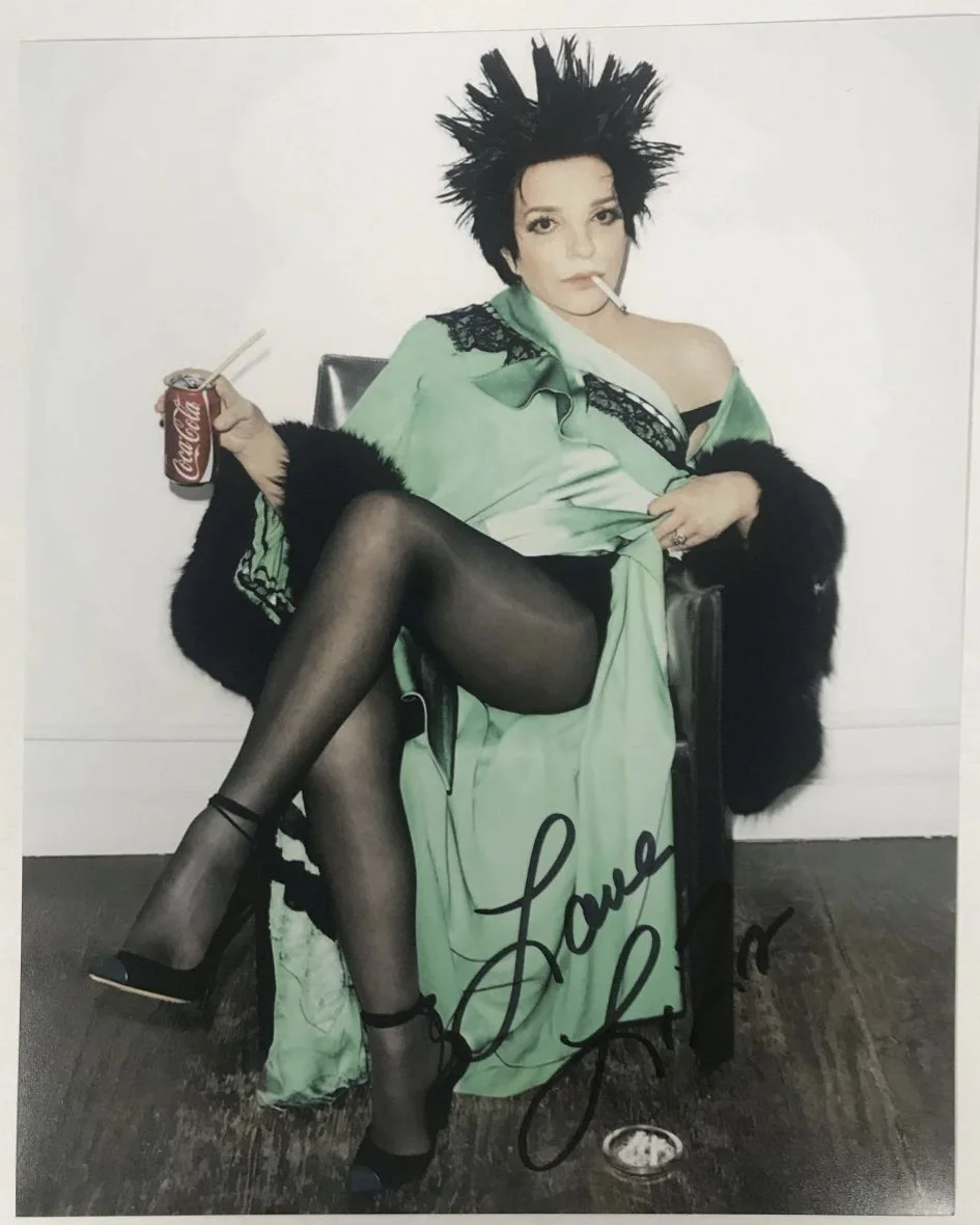 Liza Minnelli — Liza Minnelli Signed Autographed Color Glossy 8x10 Photo