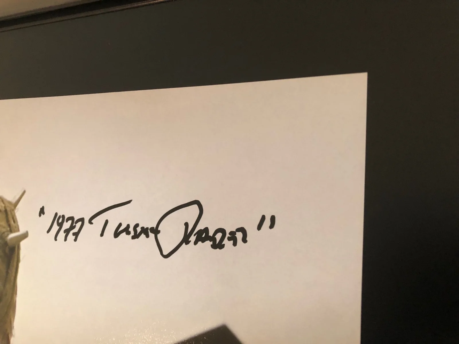 Alan Fernandes — Alan Fernandes Signed TOPPS 11x14 Star Wars EpIV 1977 Tusken Raider Autograph, изображение 3