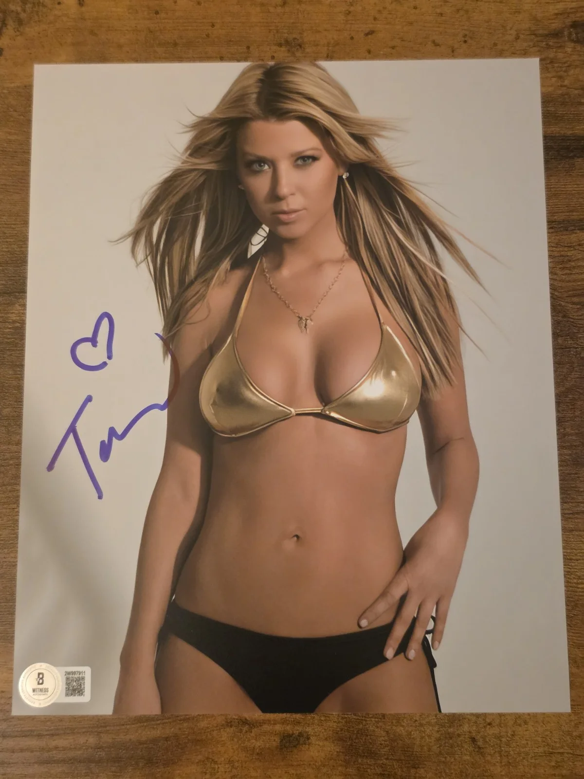 Tara Reid — Tara Reid Sexy Signed 8x10 Photo Beckett Big Lebowski American Pie Sharknado