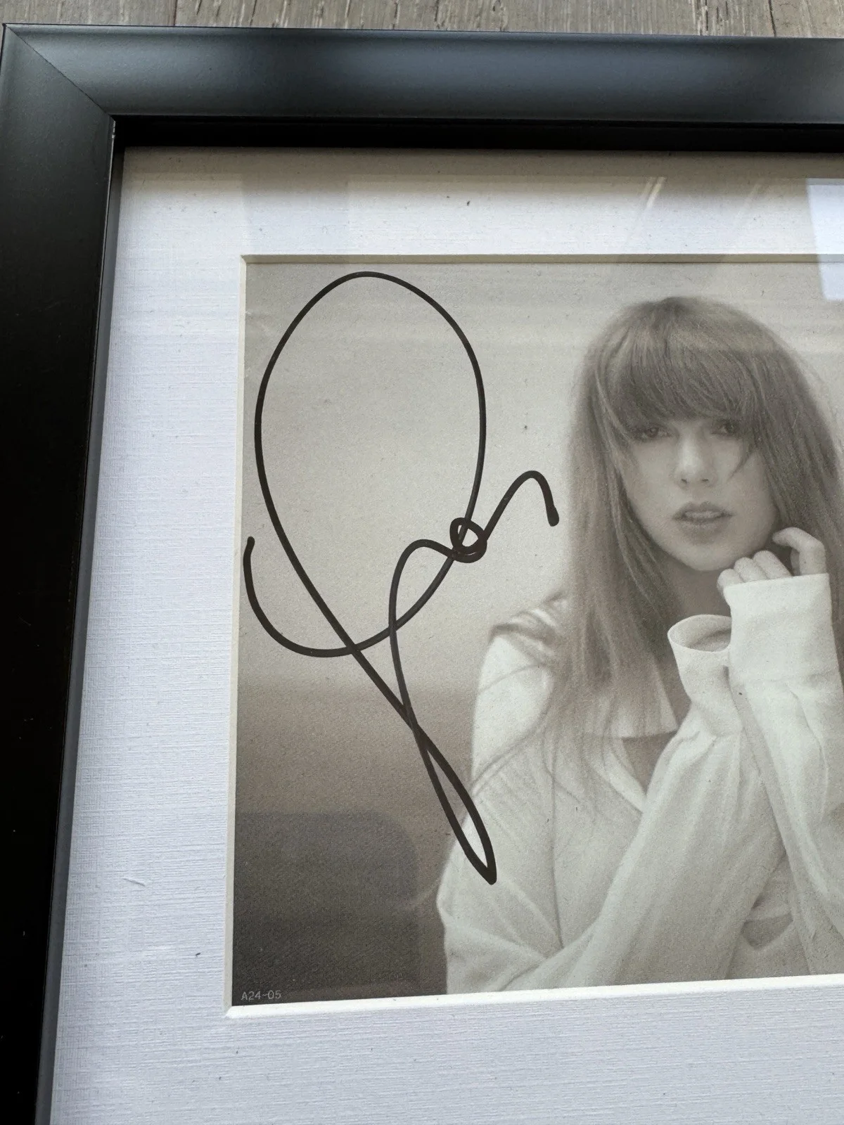 Taylor Swift Signed CD Cover Framed 100% AUTHENTIC TTPD SWIFTIE ✅❤️ NEW DISPLAY, image 2