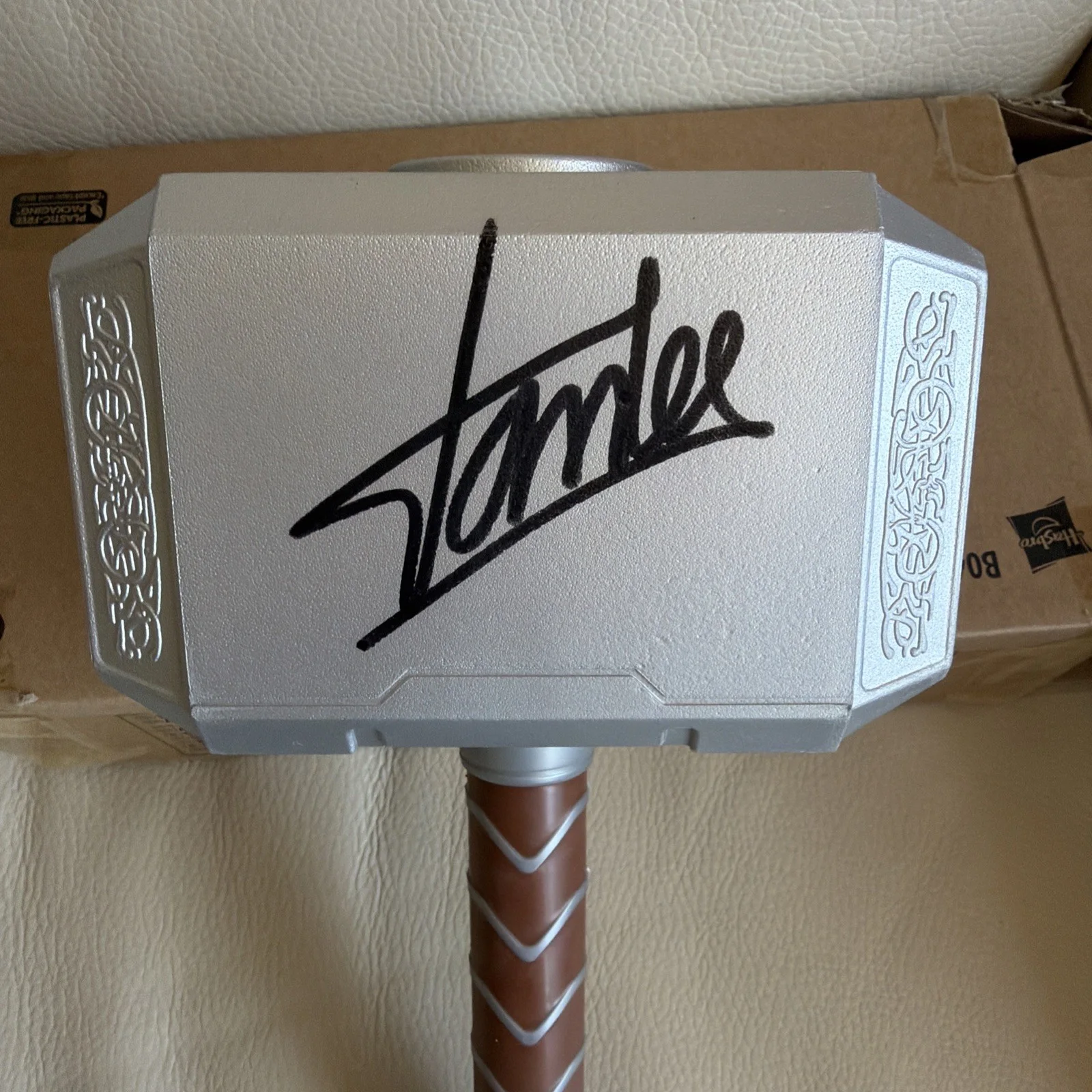 stan lee — Stan Lee Autographed Thor Mjolnir Hammer Hasbro Marvel Prop Replica Radtke COA, image 3