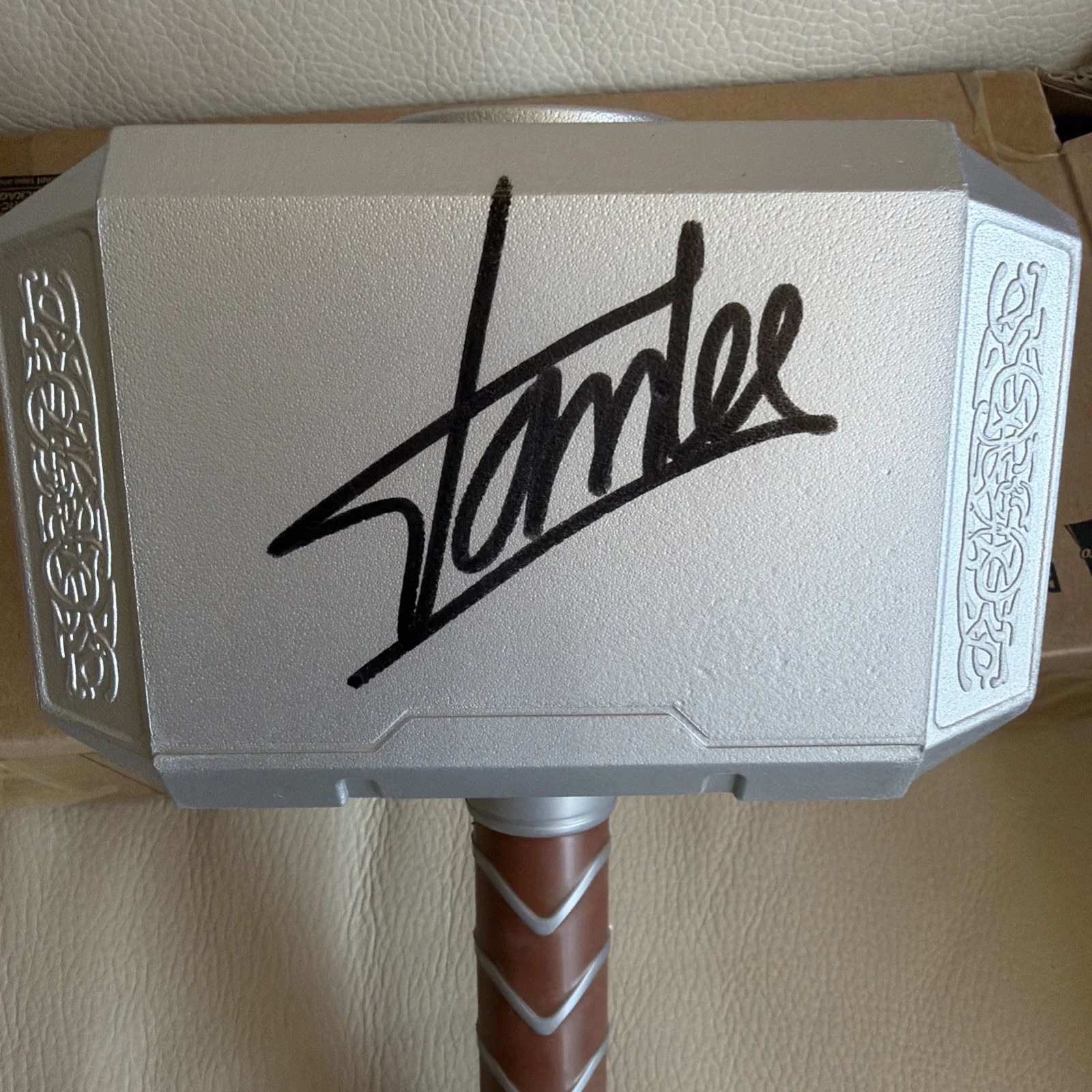 stan lee — Stan Lee Autographed Thor Mjolnir Hammer Hasbro Marvel Prop Replica Radtke COA, image 4