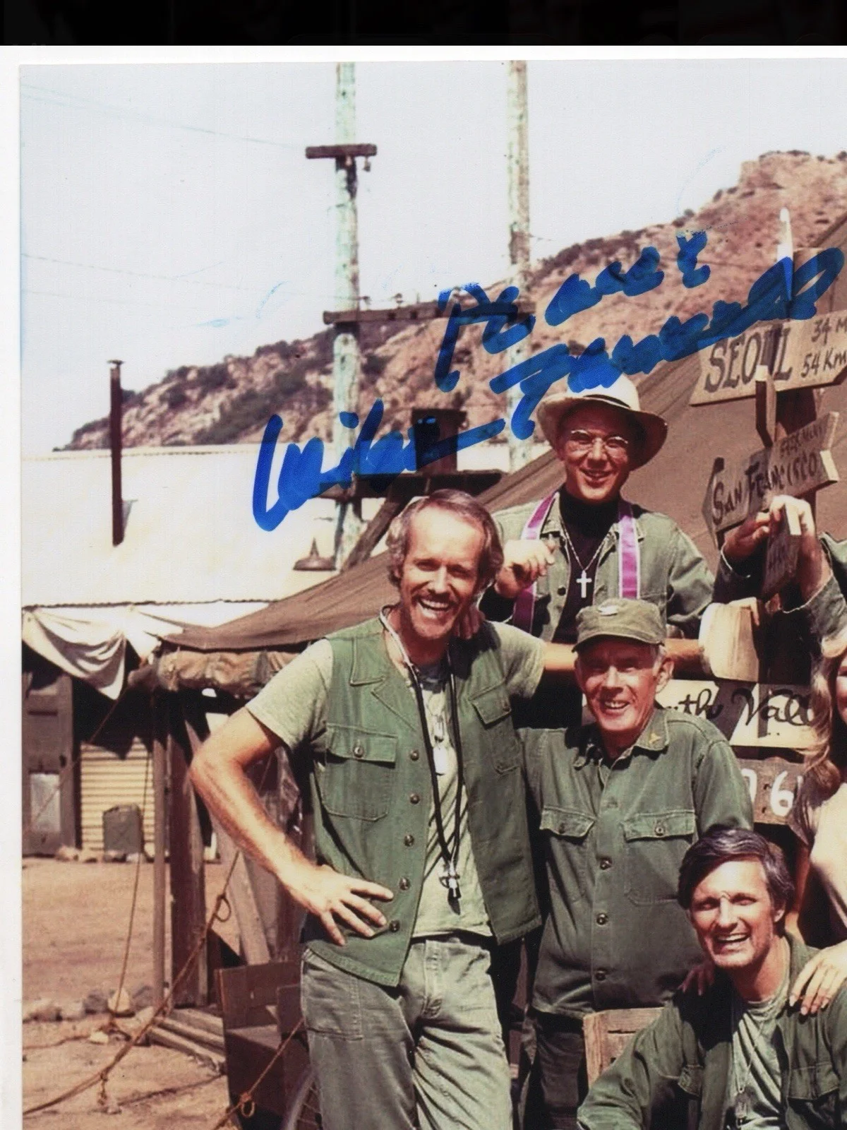 Mike Farrell — Mike Farrell signed autograph 8x10 Photo No COA Pass BAS PSA JSA MASH BJ *INR, изображение 2